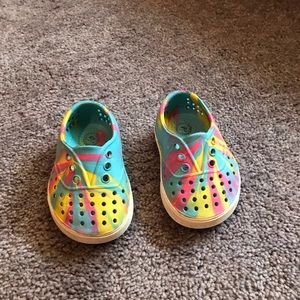 Native tie-dye sandal, size 4.